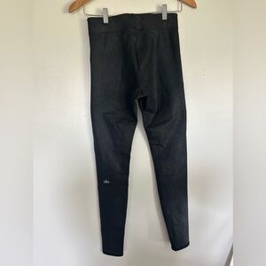 alo yoga leather high waist airbrush leg, size medium, black with grey cue